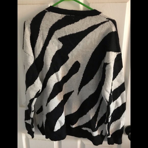 Angashion zebra print sweater size small new with tags - Picture 2 of 5